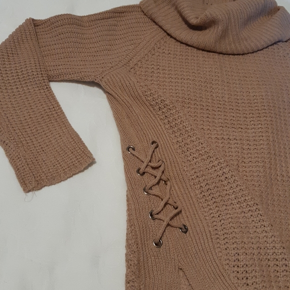 Womans Urbanology Sweater, knitted peachy Brown Color, Size XL, Side Details, - Picture 2 of 14